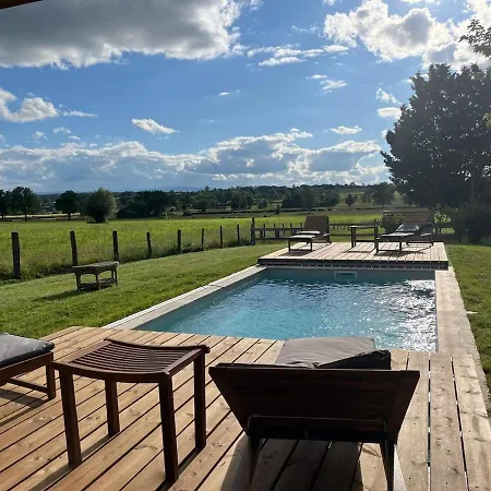 99 Domaine Des Merles Holiday home Briennon